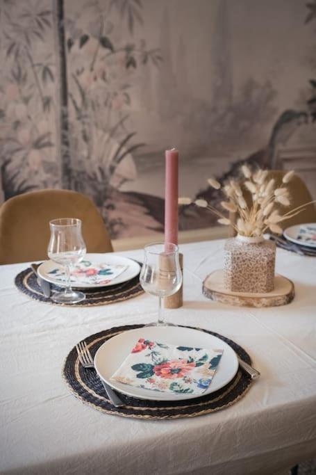 Appartement Avec Son Patio Dans Centre Historique De Bourg Esterno foto
