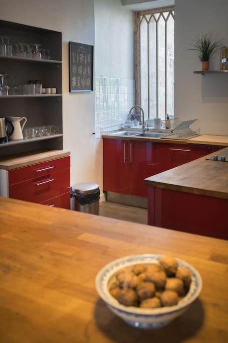Appartement Avec Son Patio Dans Centre Historique De Bourg Esterno foto