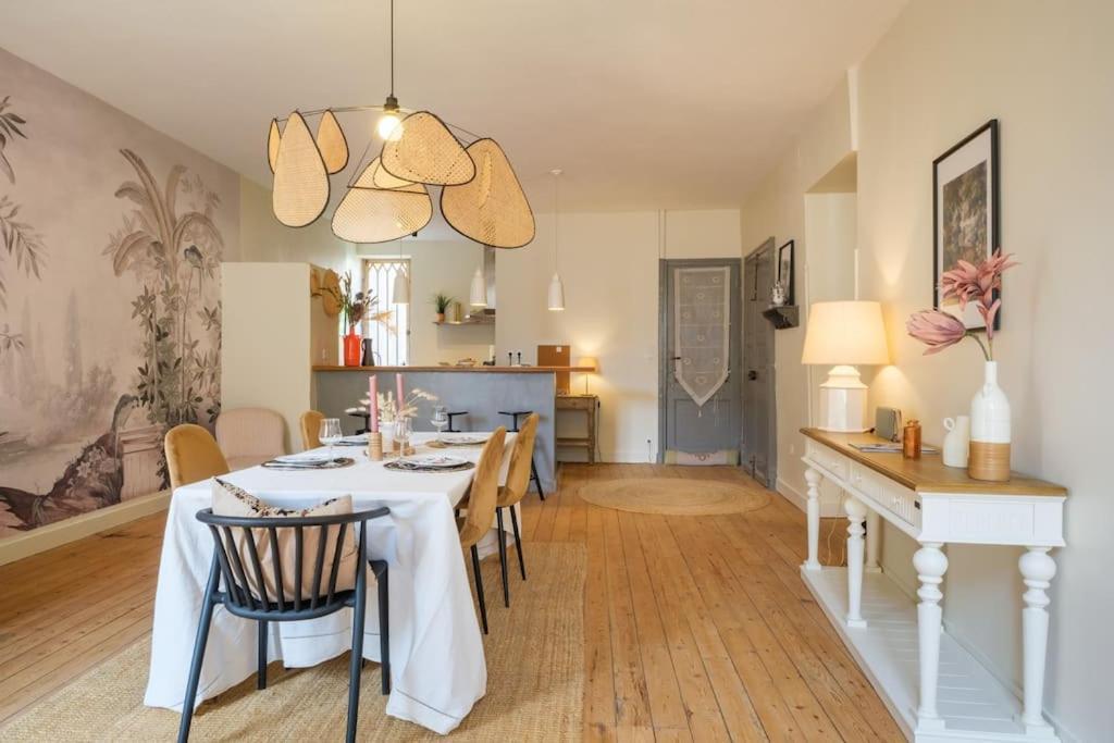 Appartement Avec Son Patio Dans Centre Historique De Bourg Esterno foto