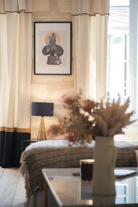Appartement Avec Son Patio Dans Centre Historique De Bourg Esterno foto